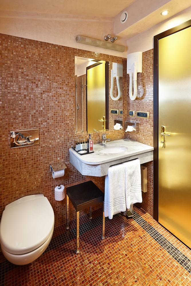 Standard Double Room - Photo 4