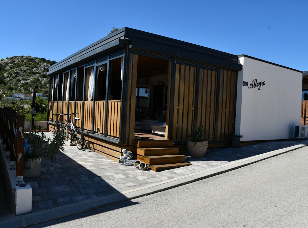 Mobile Home (Mobile Home With Terrace And Sea View)