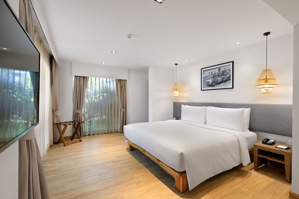 Premier Suite, 1 King Bed (Garden)