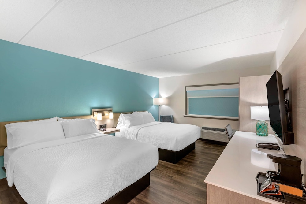Standard Room, 2 Queen Beds, Non Smoking - Photo 2