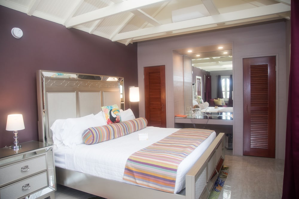 Premium Studio Suite, 1 King Bed, Balcony, Pool View (Adults 25+) (The Arlington)