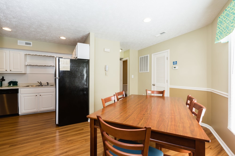 Condo, 3 Bedrooms - Photo 11