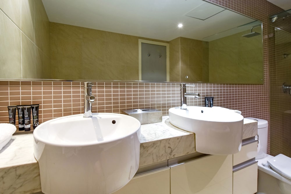 2 Bedroom Dual Key City View thumbnail 5