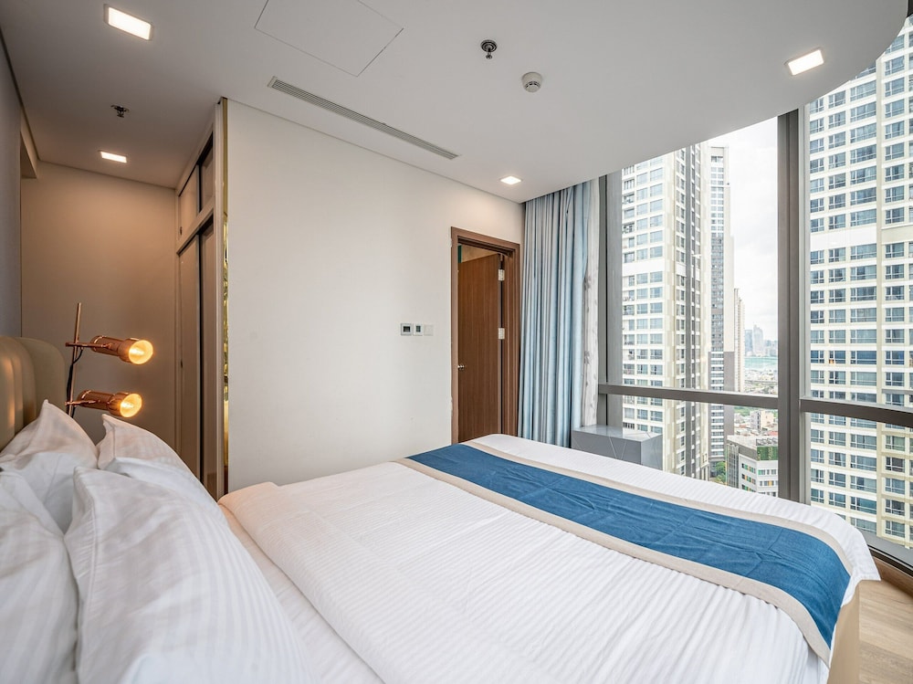 Premium Apartment, 1 Bedroom, Balcony, City View
