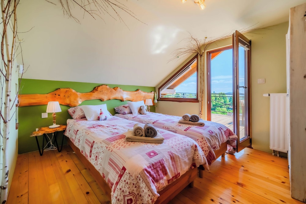Family House, Multiple Bedrooms (Castle View Haven With Wellness And) photo 3