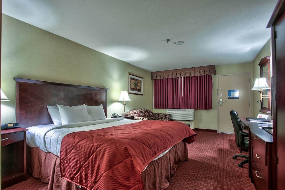 Room, 1 King Bed, Smoking photo 2