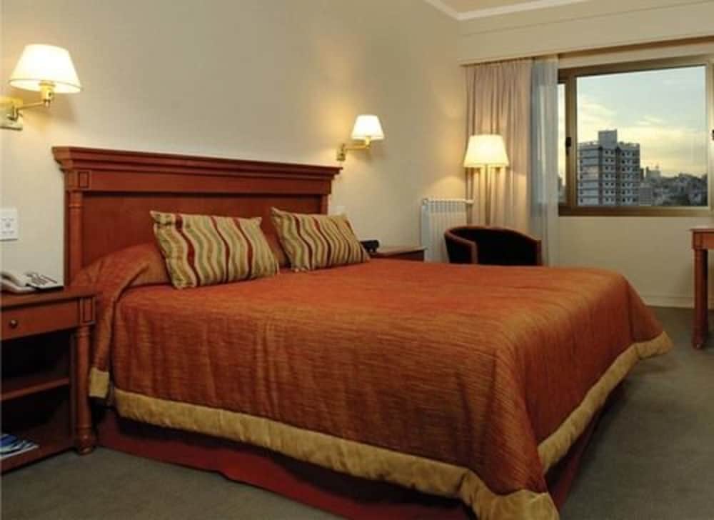 Executive Double Room, 1 Queen Bed (Plaza Q) photo 3