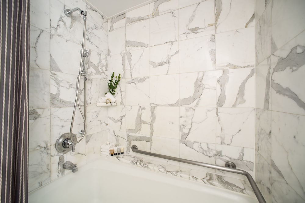 Executive Room, 1 King Bed, Accessible, City View - Photo 2
