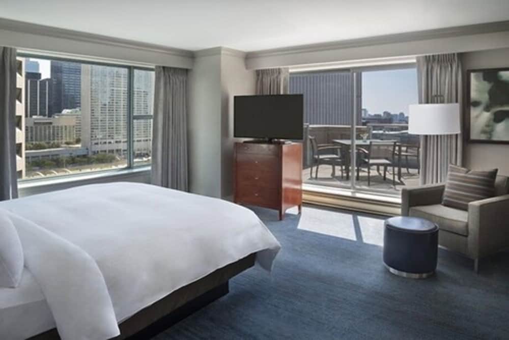 Presidential Suite, 1 Bedroom, Balcony thumbnail 5