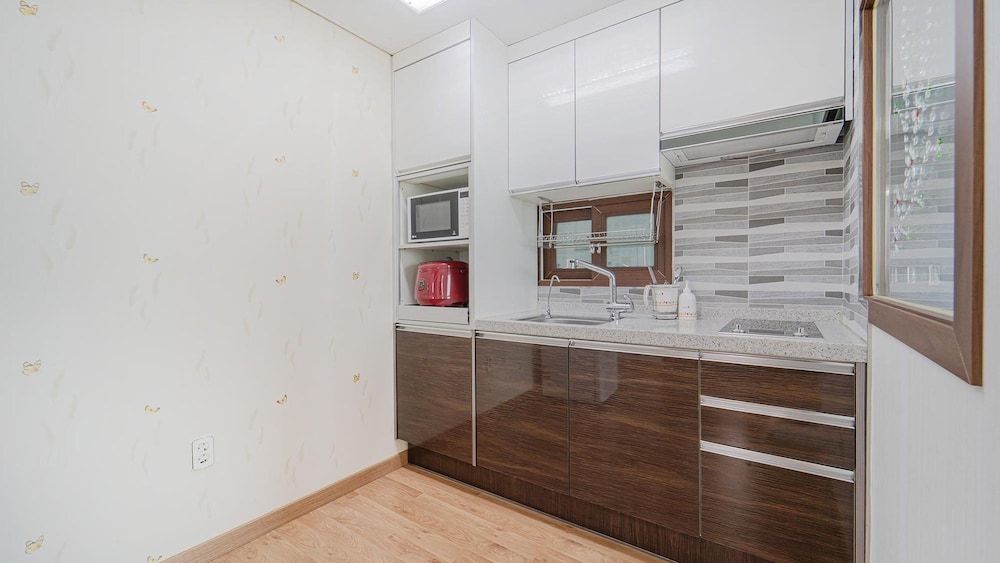 Basic Room, 1 Bedroom (1gadong 102) - Photo 8