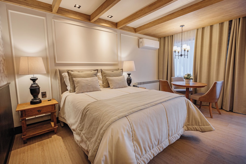 Chalet Suite Family with swimming pool