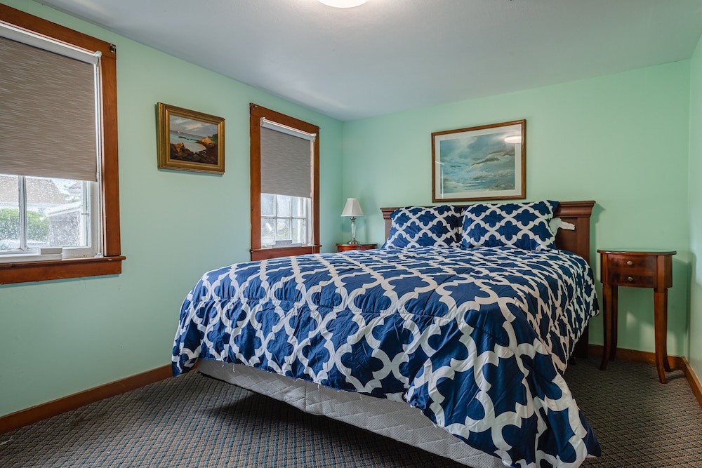 Room, 1 Queen Bed, Private Bathroom (#56a Annex Building)