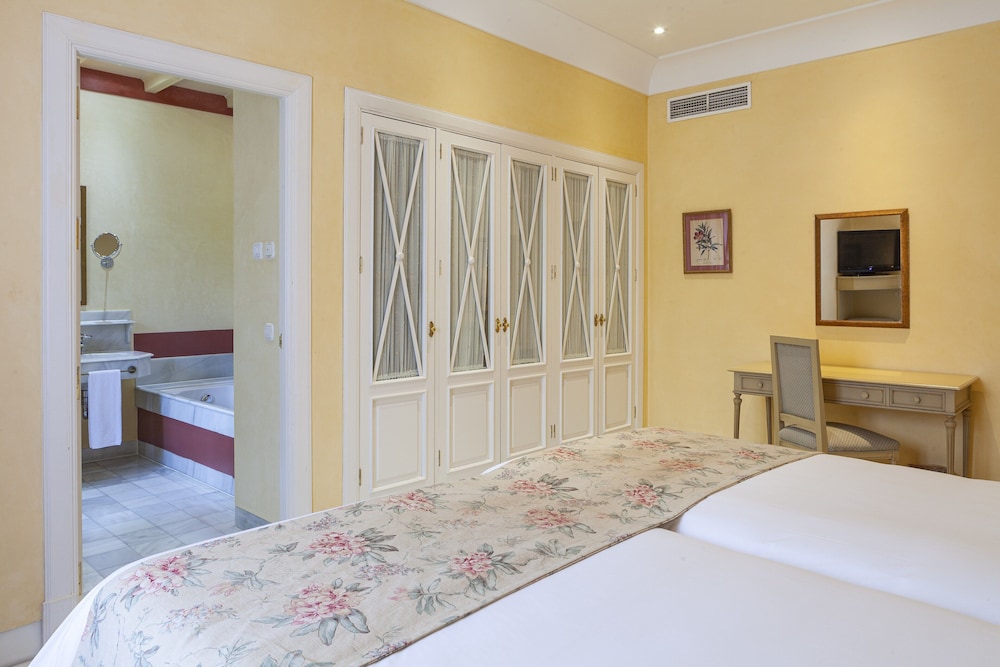 Standard Room (3 Adults) - Photo 3