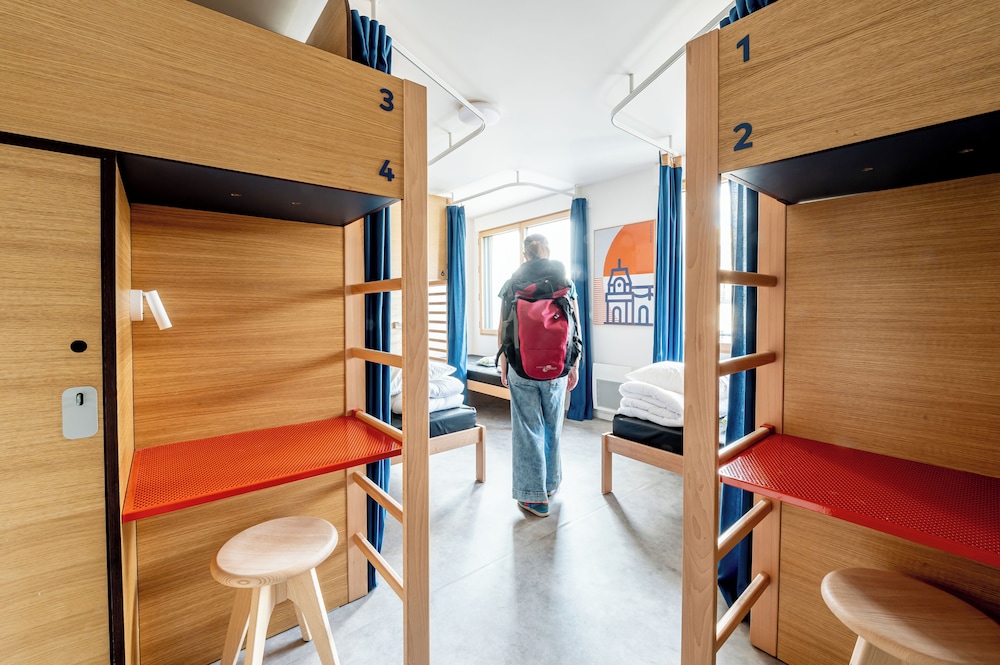 Bed in 6-Bed Female Dormitory Room photo 1
