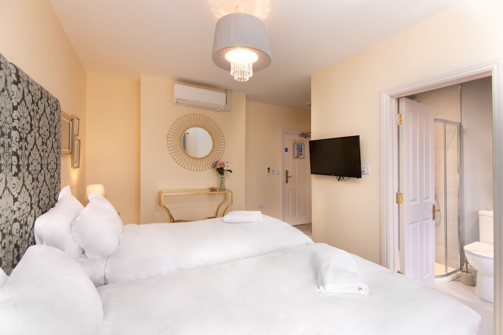 Twin Room, Ensuite photo 2