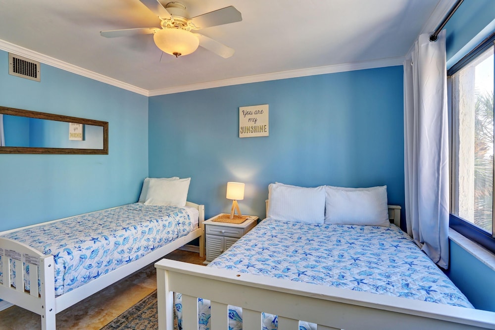 Condo, Multiple Beds (Land's End 5-305 Gulf-Bay Front) photo 3