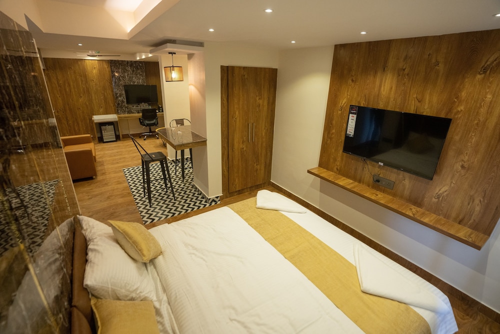 Suite Room - Photo 2