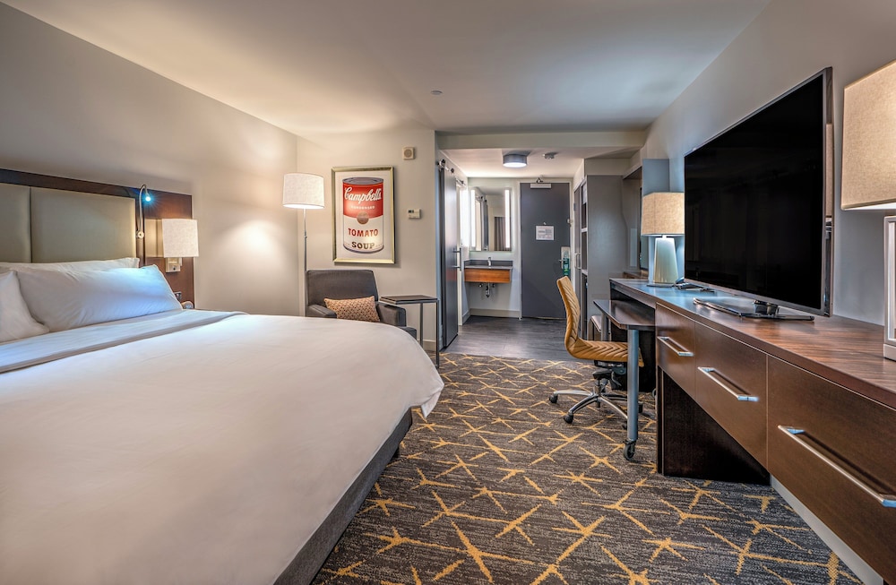 Standard Room, 1 King Bed, Mobility Accessible (Communications) - Photo 2