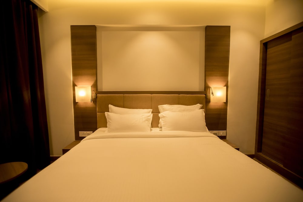Deluxe Studio, 1 King Bed photo 3