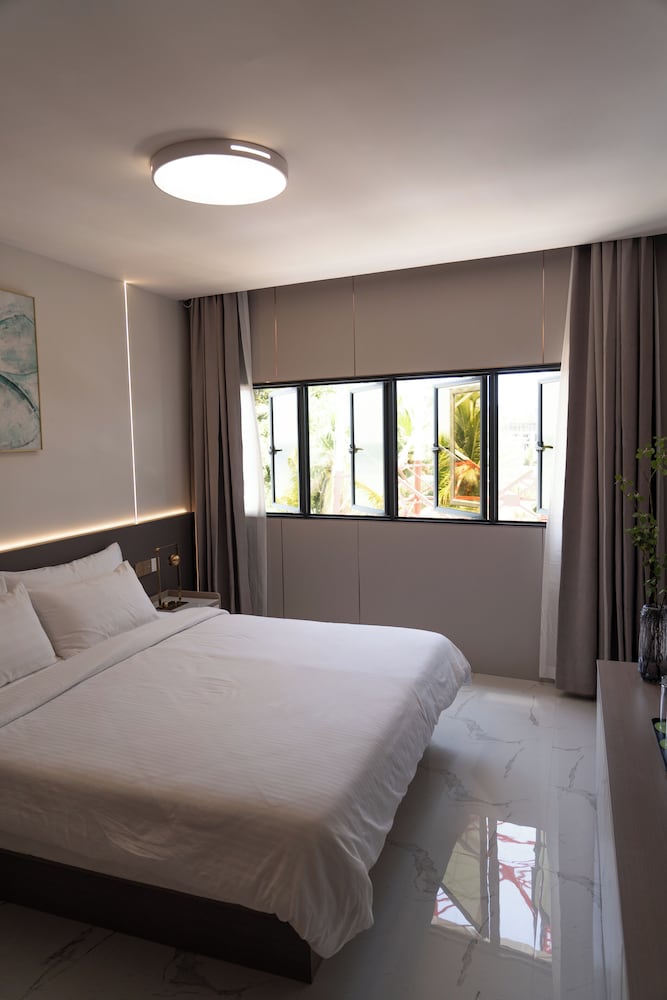 Deluxe Double Room, City View photo 3