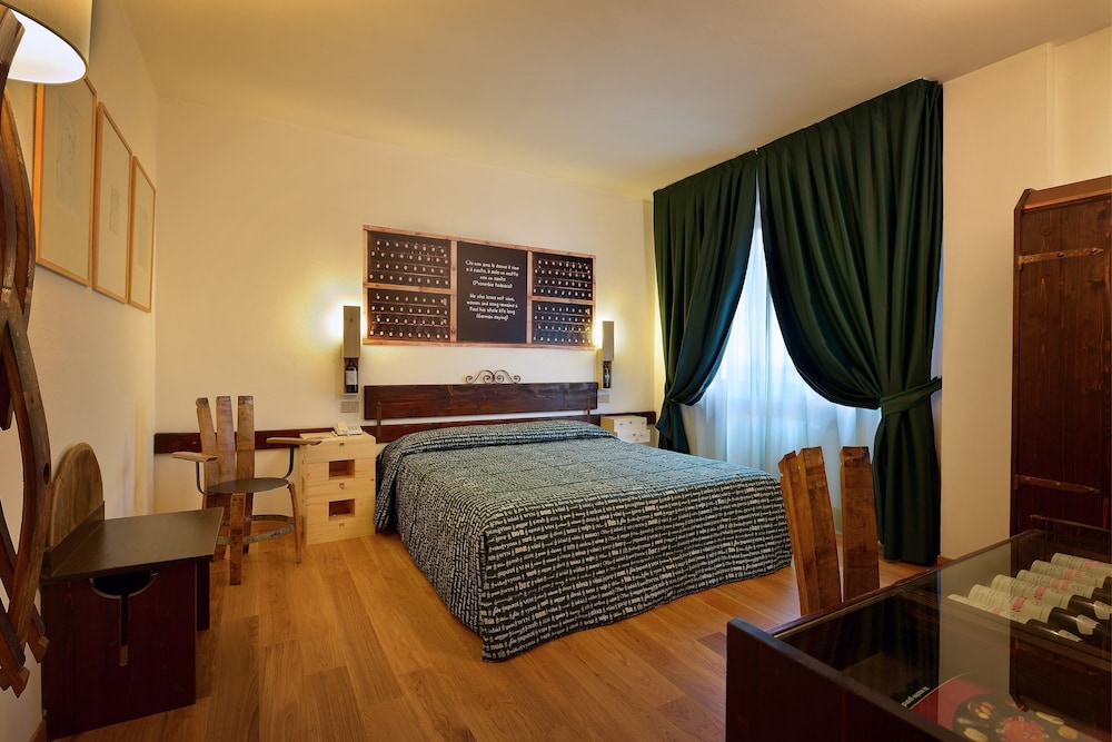 Standard Double or Twin Room - Photo 1