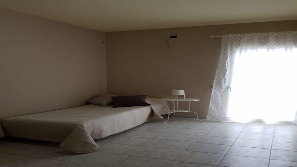 Standard Single Room, Shared Bathroom photo 1