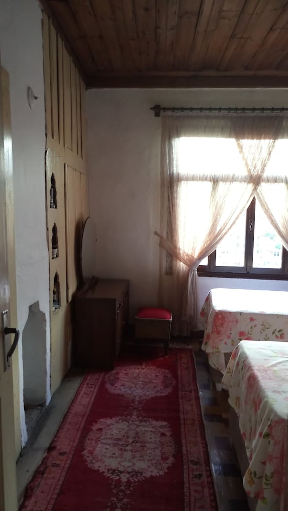 Economy Twin Room, Non Smoking, City View photo 2