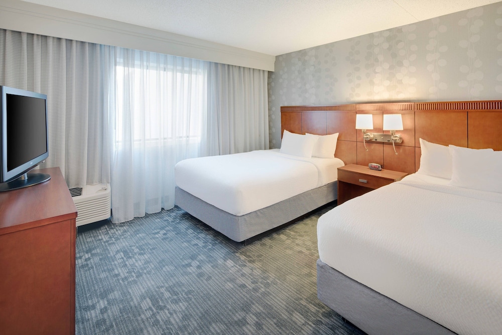 Suite, 1 Bedroom, Courtyard View