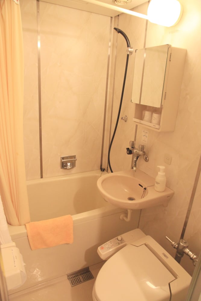 Economy Twin Room With Private Bathroom photo 2