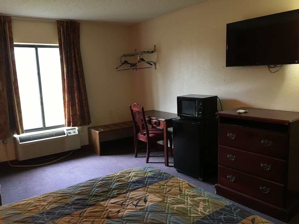 Standard Room, 2 Queen Beds, Non Smoking photo 3