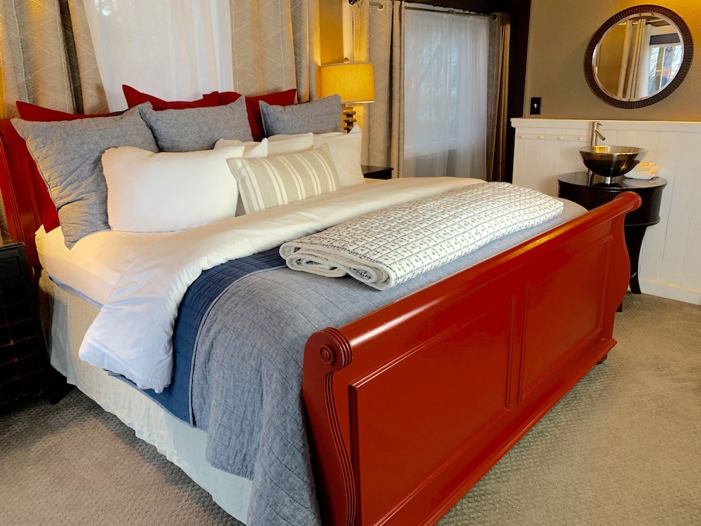 Superior Room, 1 King Bed, Ocean View, Beachfront photo 1