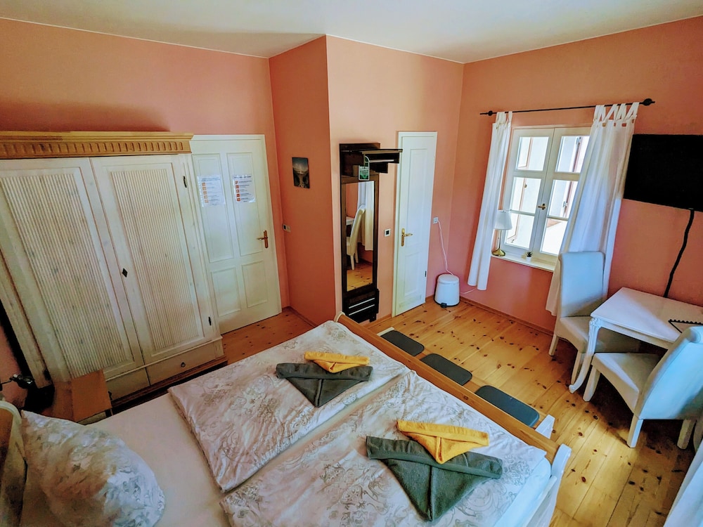 Basic Double Room photo 2
