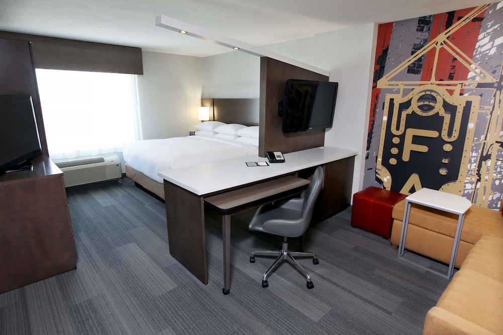 Room, 1 King Bed with Sofa bed, Accessible (Hearing) photo 2
