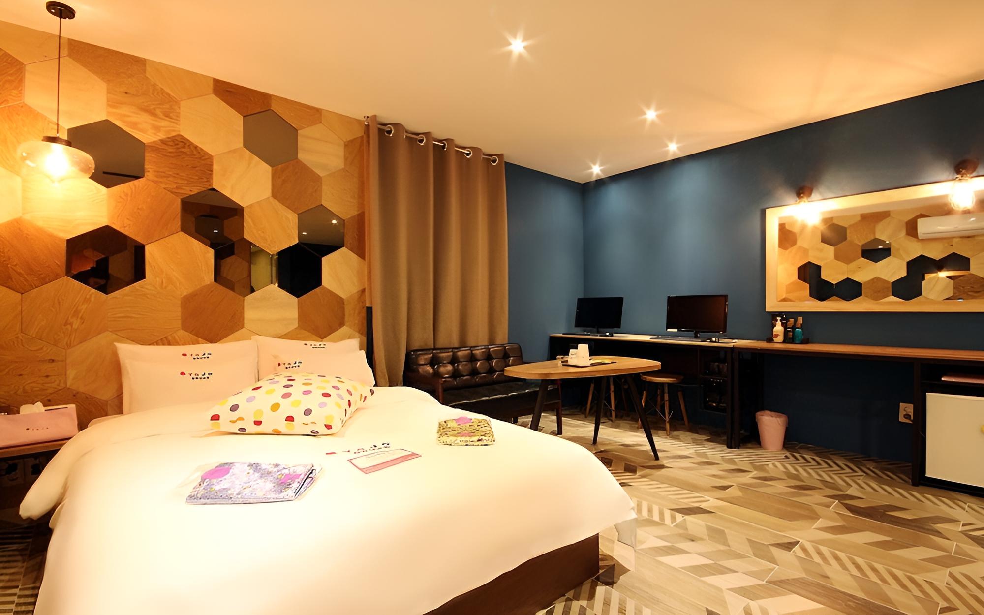 Room (VIP (available to watch Netflix YouTu) - Photo 3