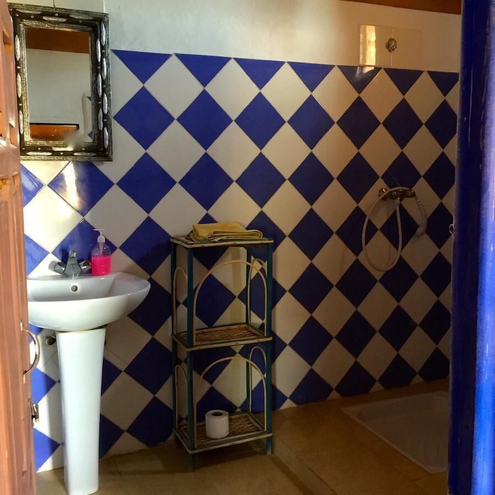 Triple Room, 3 Twin Beds, Shared Bathroom