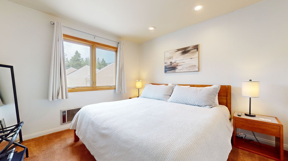 Condo, 3 Bedrooms