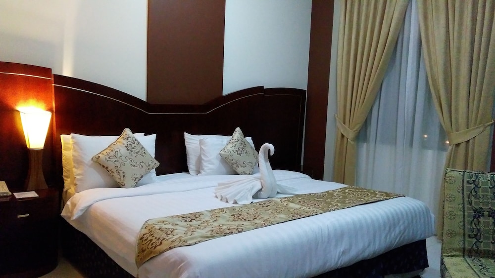 Deluxe Suite, 2 Bedrooms, Kitchen, Lagoon View photo 3