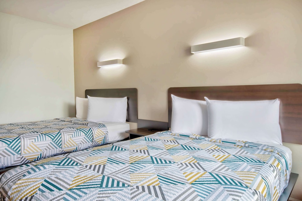 Standard Room, 2 Double Beds, Non Smoking - Photo 4