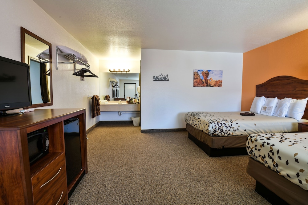 Premium Room, 2 Queen Beds, Non Smoking photo 3