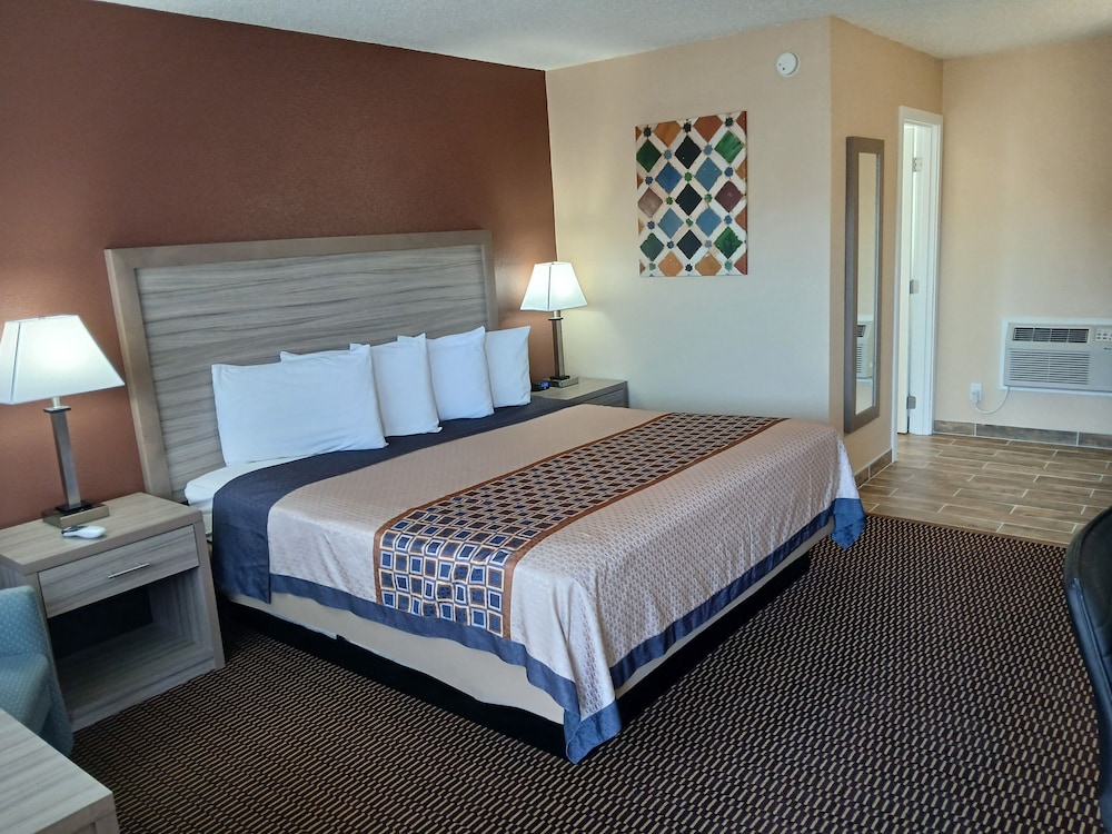 Standard Room, 1 King Bed