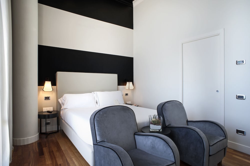 Deluxe Room, 1 Queen Bed, Sea View photo 2