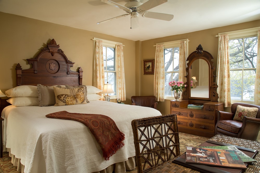 Comfort Room, 1 King Bed photo 1