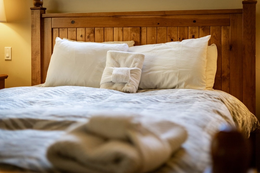 House, Multiple Beds, Hot Tub, Mountain View (Heavenly Mountain Chalet)