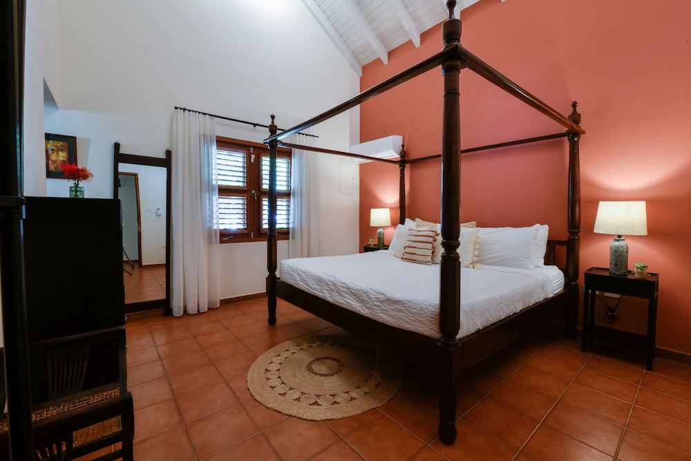 House (4 Bedrooms)
