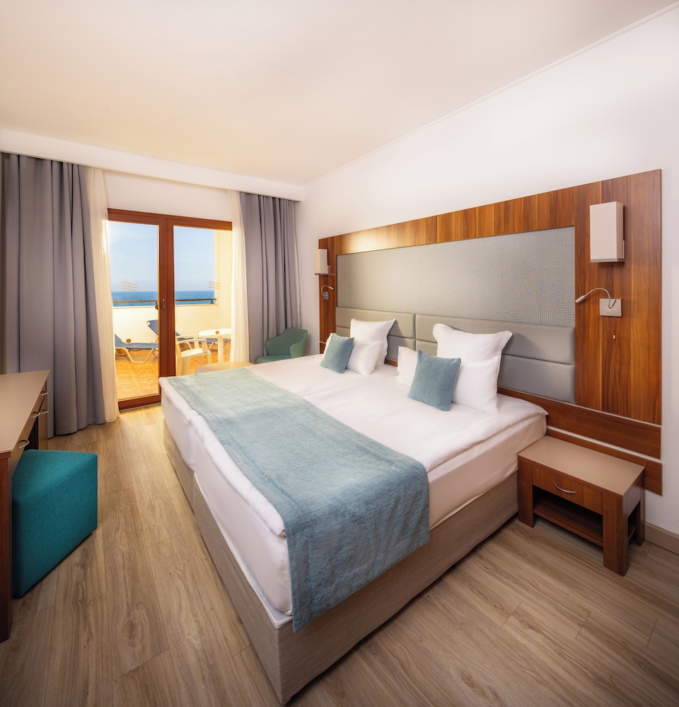 Family Room, Sea View (3 Adults + 1 Child) photo 2
