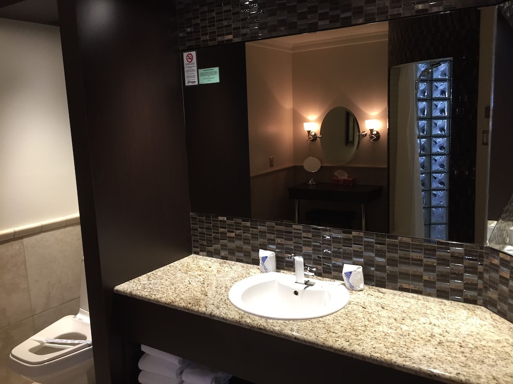 Principale Suite, 1 King and 1 murphy bed, Jetted Tub photo 3