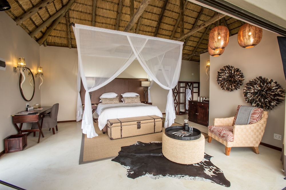Presidential Suite, Jetted Tub, Valley View