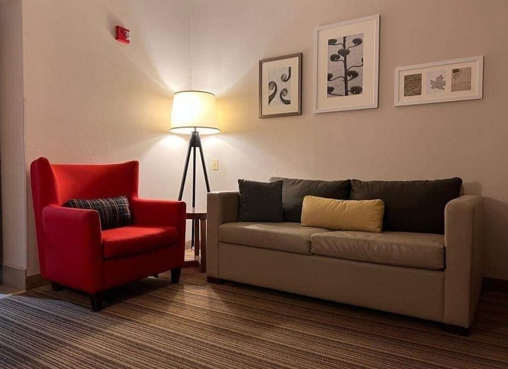 Suite, Multiple Beds, Non Smoking - Photo 2