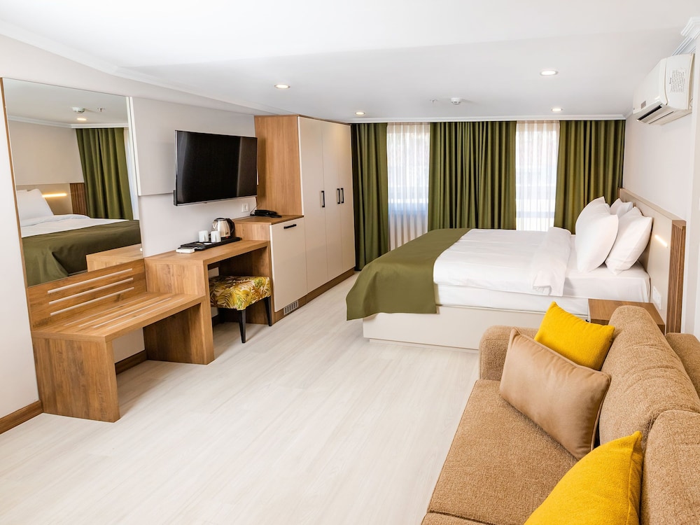 Family Quadruple Room, Balcony, City View photo 1