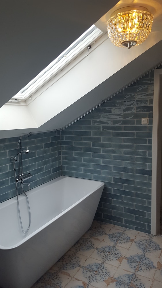 Junior Double Room, 1 Bedroom, Bathtub photo 3